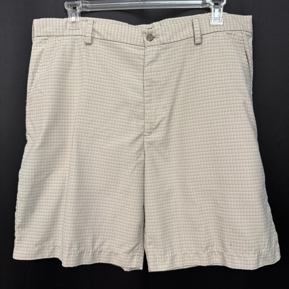 Izod Other - Izod Golf Men’s Size 40 Beige Check Stretch Flat-Front Chino Shorts